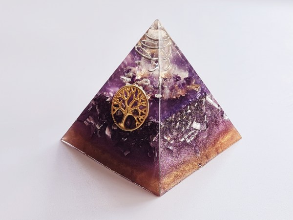 Orgonite pyramide arbre de vie dorée, violette et dorée